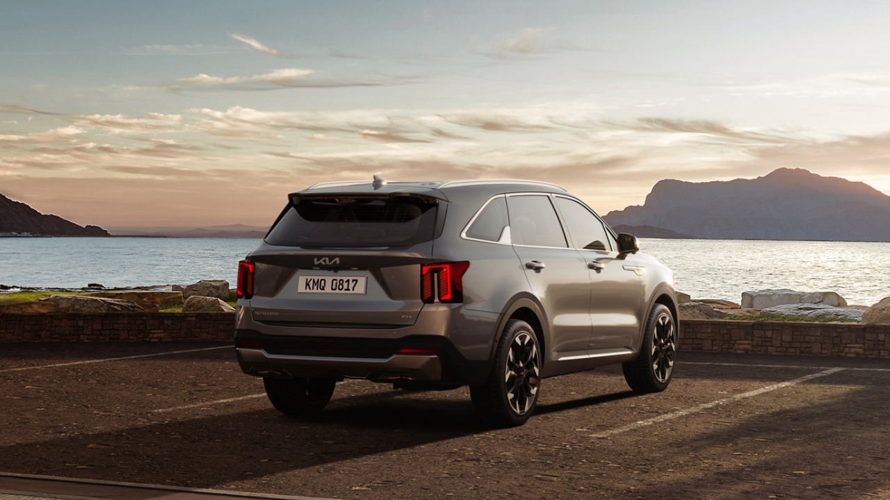 Prices and Specifications for Kia Sorento 2024 in UAE Autopediame